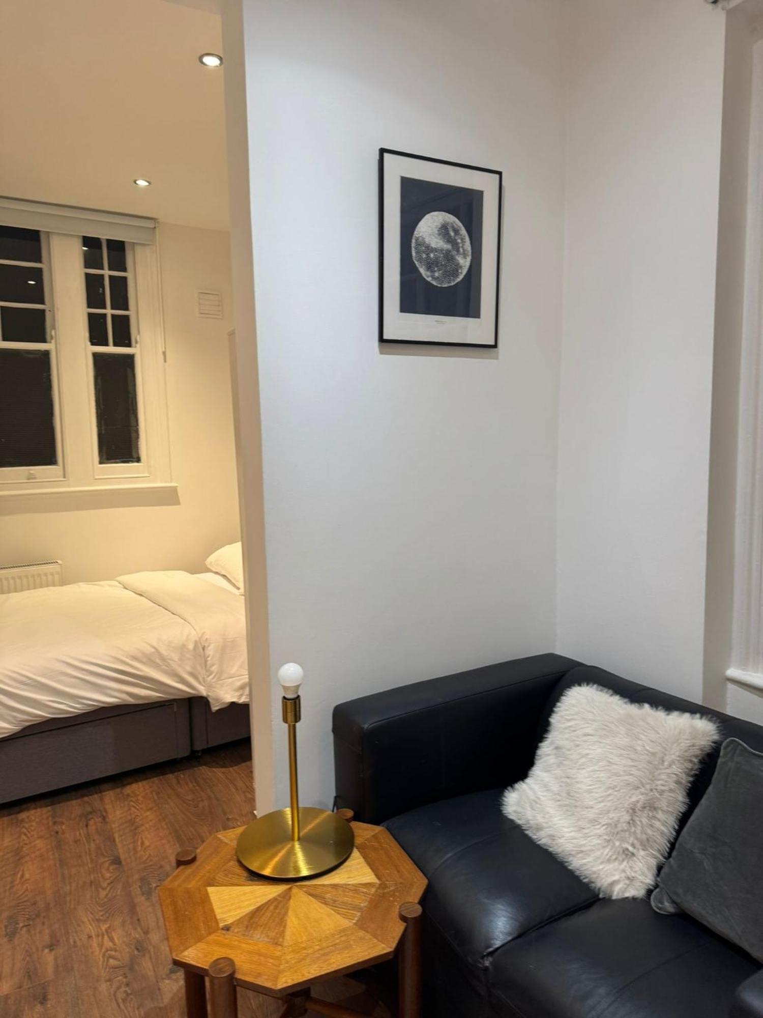 Modern Off Brick Lane Apartment *